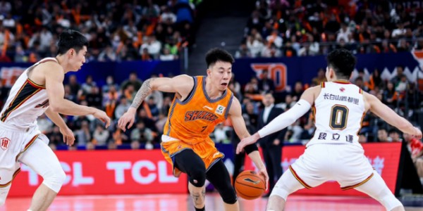 华体会体育官方入口-广东宏远拒绝输球！全力击败上海男篮，奎因对位张镇麟，央视直播