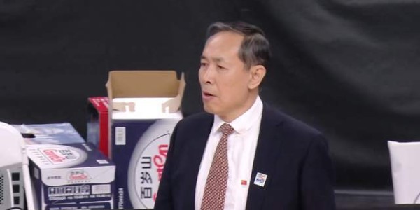 华体会体育官方网站-夺冠热门输球仍反超山东，辽篮掀翻强敌却无缘前8，黑马超出预期